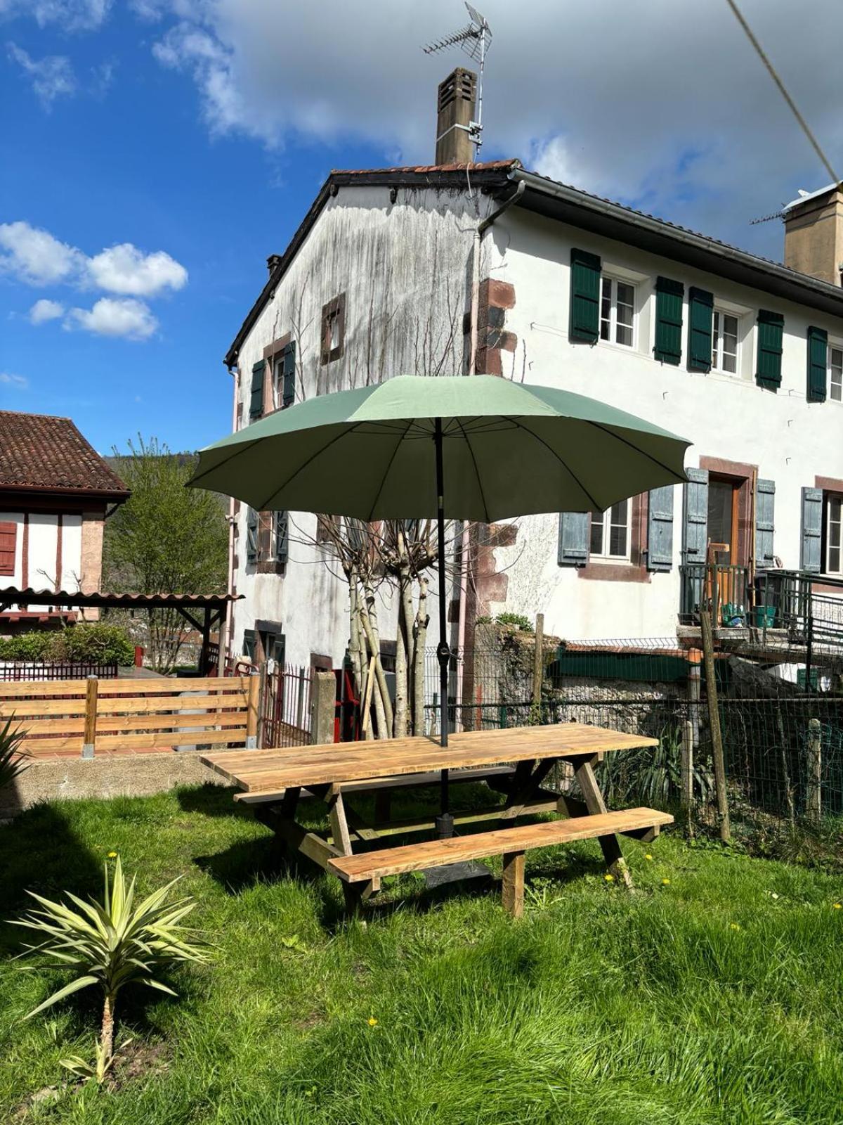 Maison Au Coeur De La Rue Pietonne Saint-Jean-Pied-de-Port Kültér fotó